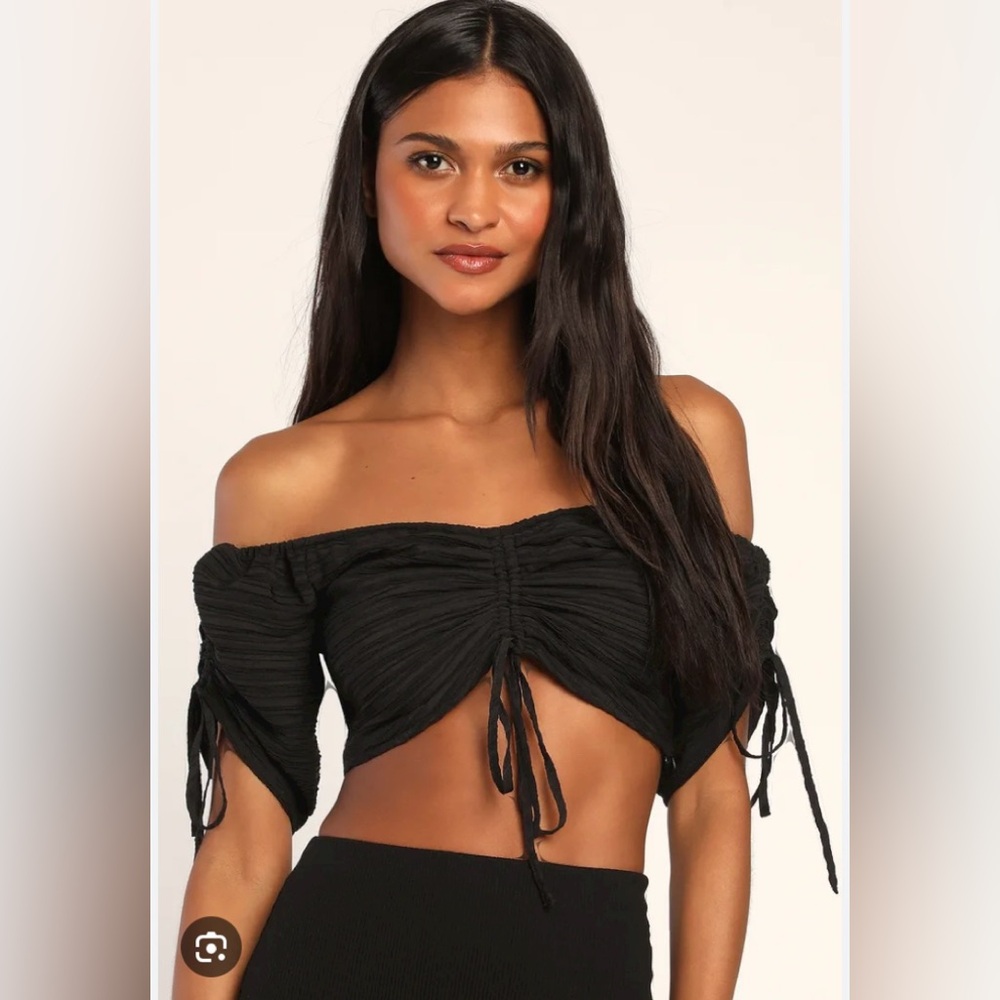 Lulu’s black ruched crop top